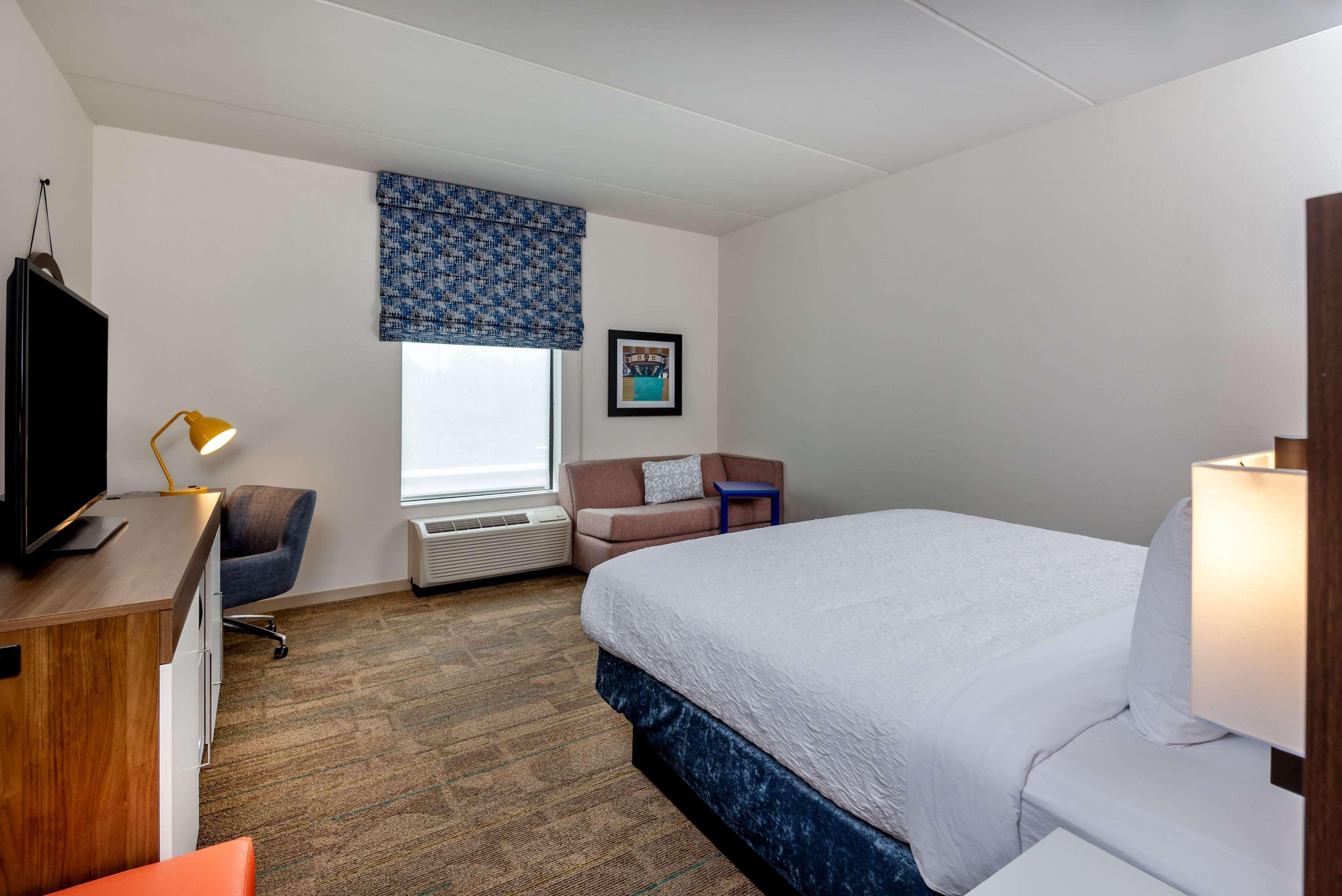 Hampton Inn Baltimore Bayview Campus Buitenkant foto